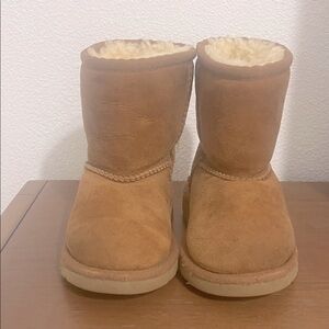 UGG ~ Cozy Chestnut Boots ~ Toddler 🐻